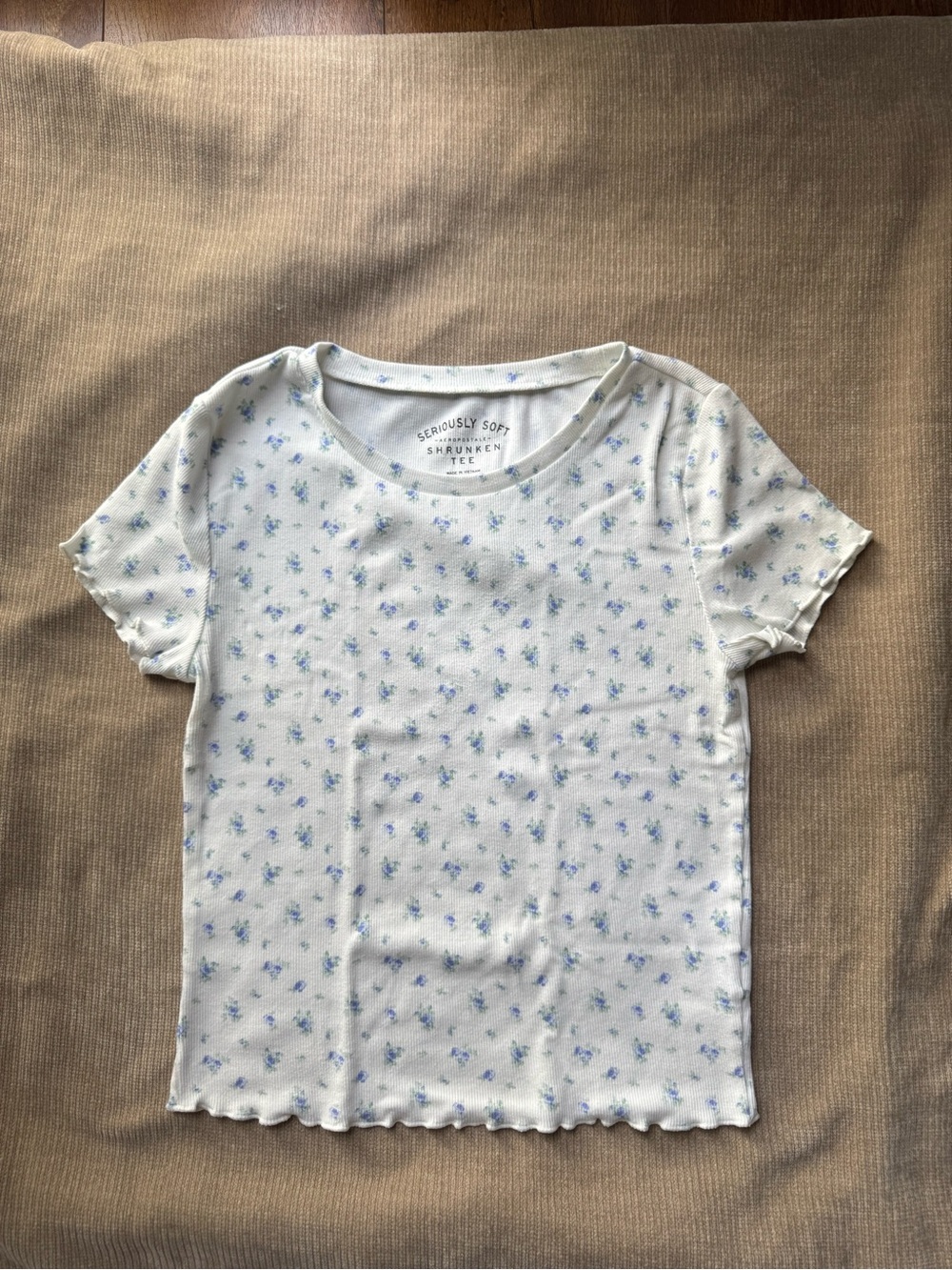 Aeropostale White Ribbed Short Sleeve Tee with Blue Floral Print